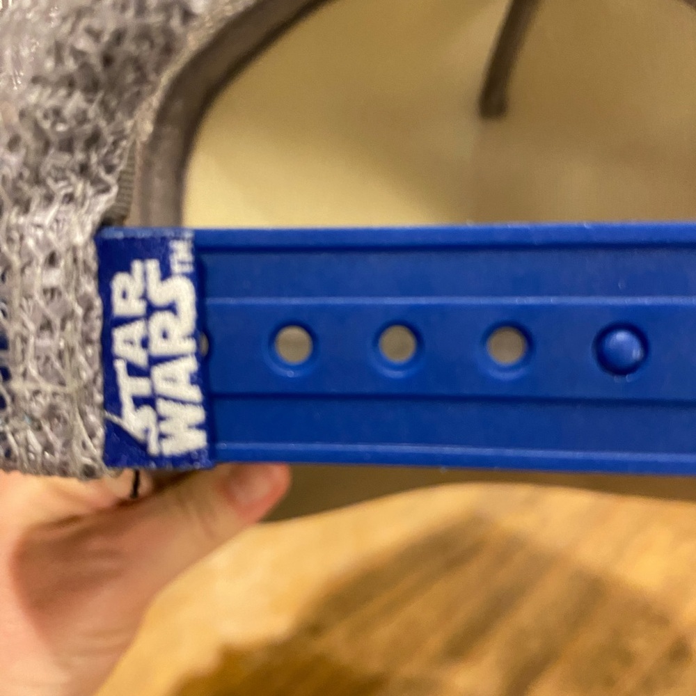 R2D2 Star Wars silver cap - Picture 2 of 2